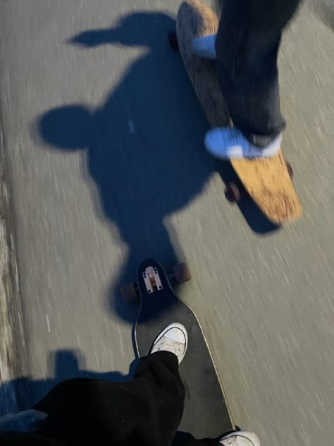 Skateboard Vibe, Skaters Aesthetic, Longboard Aesthetic, Skater Core, Aesthetic Skater, Skateboarding Aesthetic, Tomboy Aesthetic, Skate Vibes, Skateboard Photos