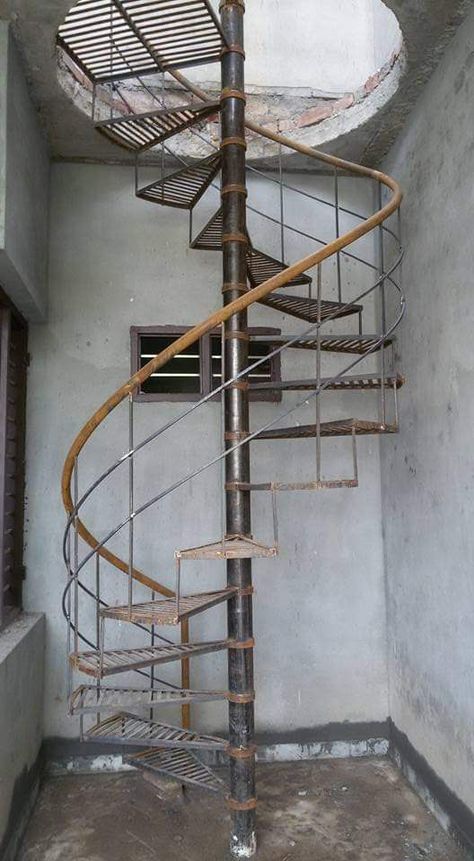 Elegant staircase design beautiful staircase ideas metal staircase design ideas decorations Ms Staircase Designs, Ms Grill Design, Balcony Glass Railing Design, Stairs Railing Design, Glass Railing Design, Modern Staircase Railing, Latest Gate Design, Staircase Layout, Wooden Door Ideas