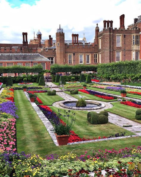 Hampton Court Gardens ~~ Memories of a Carriage ride in the deer park after touring the Palace with KK Windsor Palace, Hampton Court Gardens, Hampton Court Palace Gardens, Uk Nature, Carriage Ride, Palace Gardens, Palace London, English Castles, Travel Advertising