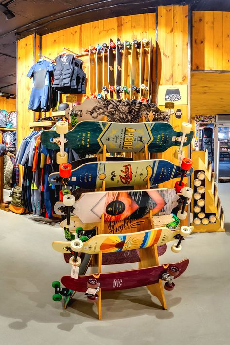 Skate Shop Day is an international celebration of skater-owned and operated stores. It was established in 2020 by Scotty Coats and Chris Nieratko. Skate Shop Interior, Skate Shop Design, Display Skateboard, Surf Shop Design, Skateboard Display, Clothes Shop Design, Mini Skate, Surf Store, Gear Room