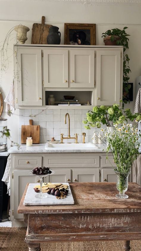 This magical NYC apartment kitchen setup uses brass details, reclaimed wood pieces, and an abundance of greenery to create a portal to the south of France. Check out our blog for more tips on how to navigate thrifting and antiquing! #apartmentdecor #kitcheninspo #livingspaces #thrifted #antique #cottagecore South Of France Apartment, 90s Kitchen Aesthetic, Thrift Kitchen, Cottage Kitchen Aesthetic, Italian Kitchen Aesthetic, Vintage Eclectic Kitchen, Parisian Cottagecore, Old Home Kitchen, Vintage Kitchen Aesthetic