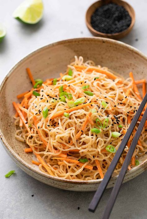 This healthy Kelp Noodle Salad features a simple mix of carb free kelp noodles, shredded carrots, green onions and delicious creamy peanut dressing for a simple, vegan lunch or dinner! #healthyrecipes #veganrecipes #plantbased Simple Vegan Lunch, Kelp Noodle Salad, Kelp Noodles, Noodle Salad Recipes, Keto Lasagna, Healthy Low Carb, Shredded Carrots, Peanut Dressing, Veggie Noodles