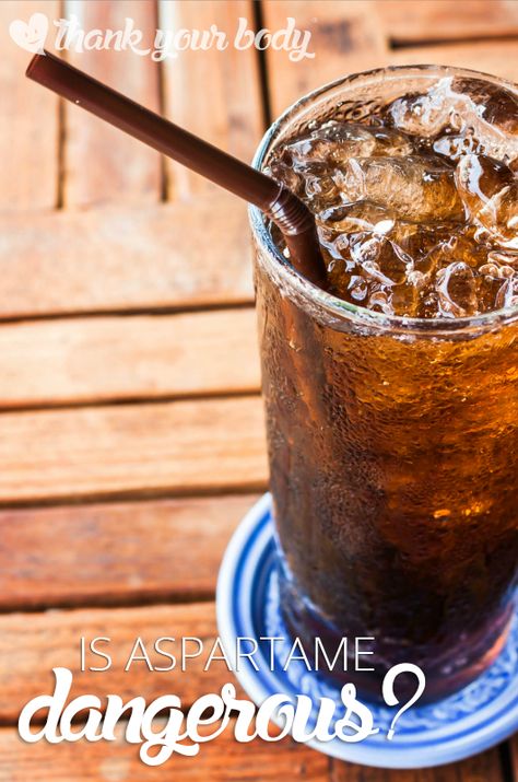 Is aspartame dangerous? Holistic Health Nutrition, Toxic Foods, Nutrition Articles, Diet Soda, Diet Drinks, Living Healthy, Nutrition Education, Holistic Living, Artificial Sweetener