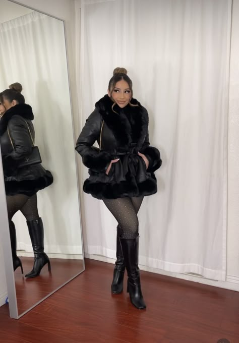 Oversized Black Winter Fur Coat, Fitted Black Luxury Fur Coat, Black Women In Fur Coats, Luxury Fitted Black Fur Coat, Fur Coat Aesthetic Black Woman, Ootd Winter, Dinner Outfits, Glam Dresses, Going Out Outfits