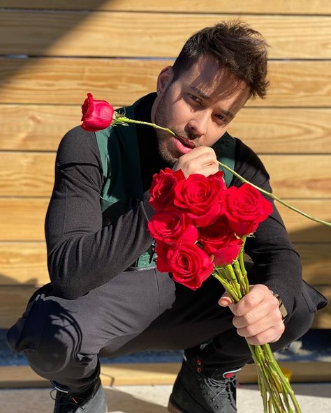 224.9k Likes, 2,425 Comments - Prince Royce (@princeroyce) on Instagram: “🌹” Prince Roy, Musica Latina, Hispanic Aesthetic, Girlfriend And Boyfriend Goals, Thug Girl, Love Couple Wallpaper, Romeo Santos, Prince Royce, Cristiano Ronaldo 7