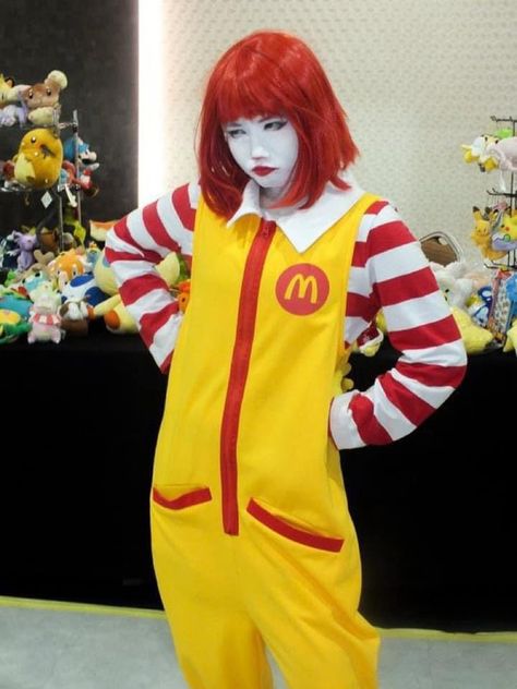 Female Clown, Cute Clown, Female Pose Reference, Model Sheet, Halloween Costume Outfits, Human Poses, Cute Halloween Costumes, Cute Cosplay, Pose Reference Photo