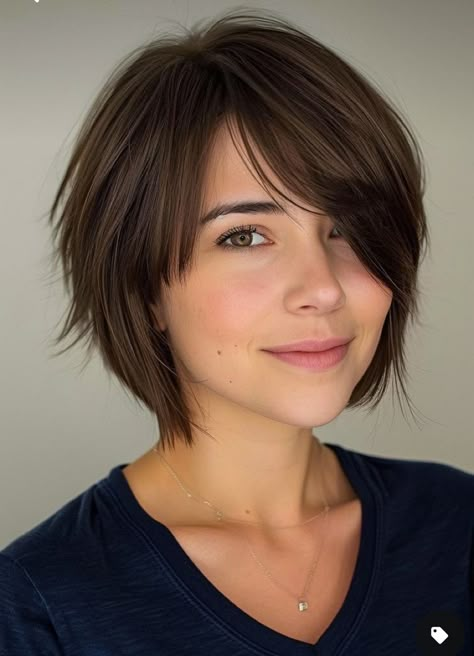 Mom Haircuts Short, Chin Length Hair With Layers Straight, Shoulder Length Textured Haircut, Short French Bob With Bangs Fine Hair, Short Layered Bobs, Best Haircuts, Chin Length Hair, Messy Short Hair, Short Wavy Hair