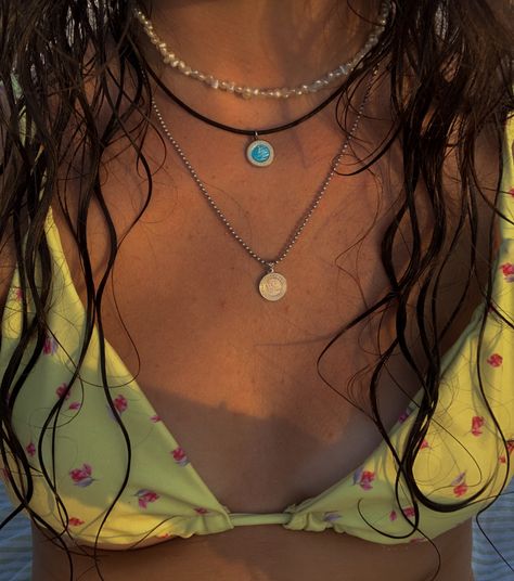 Beachy Necklaces Boho, Summer Choker Necklace, Get Back Necklaces Aesthetic, Beach Necklace Stack, Beachy Necklace Stack, Get Back Necklaces, Summer Necklace Stack, Beach Necklace Aesthetic, Get Back Necklace