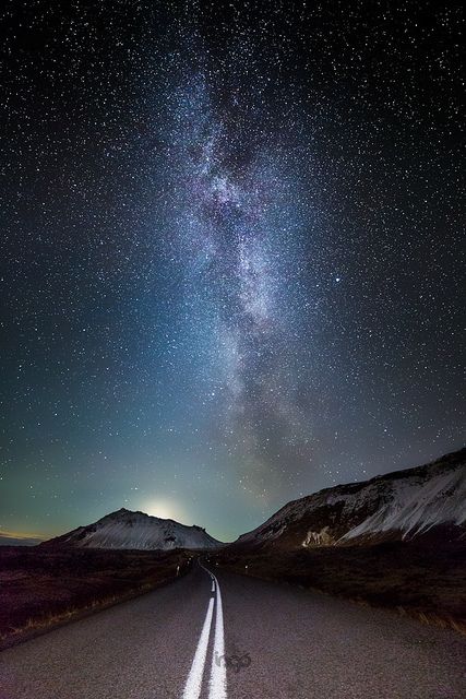 Milky Way over road, Iceland. Maybe another trip to iceland in winter for this and the northern lights :) Night Sky With Stars, Sky With Stars, Wall Pics, Stars In The Sky, Wallpapers Android, Star Light, Evening Sky, Iceland Travel, To Infinity And Beyond