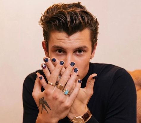 Men Nail Polish, Mens Nails, Shawn Mendes, David Yurman, Blue Nails, Red Nails, Nails Inspiration, Summer Nails, Harry Styles