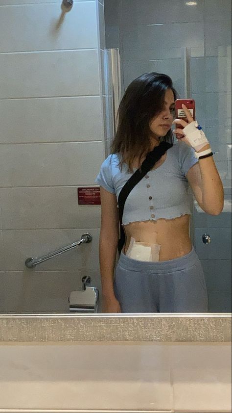 Hospital Mirror Selfie, Hospital Selfie, Hospital Snap, One Direction Liam Payne, Hospital Waiting Room, Fridge Photos, Braces Girls, Beautiful Teeth, Pretty Brunette