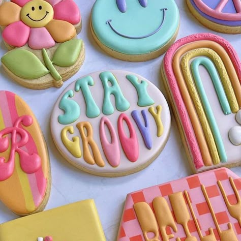 5 Is A Vibe Cupcakes, Groovy Birthday Cupcakes, Retro Birthday Cookies, Groovy Cupcakes Ideas, Groovy Birthday Party Cookies, Two Groovy Cookies Decorated, 70s Cookies, Groovy Cookies Decorated, Preppy Cookies