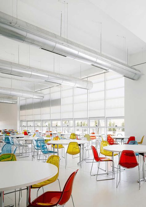 Gallery - IAA / Symbiosis Designs LTD - 13 Food court/ Canteen Canteen Design Ideas, Cafeteria Interior Design, School Cafeteria Design, Modern Cafeteria, Canteen Design, Food Court Design, Cafeteria Design, Space Classroom, Cafe Seating