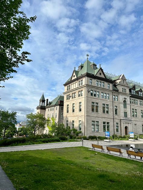 Quebec City Summer, Aesthetic Castle, City Summer, Old Quebec, Castle Aesthetic, Senior Trip, Aesthetic Travel, Summer Inspo, Travel Summer