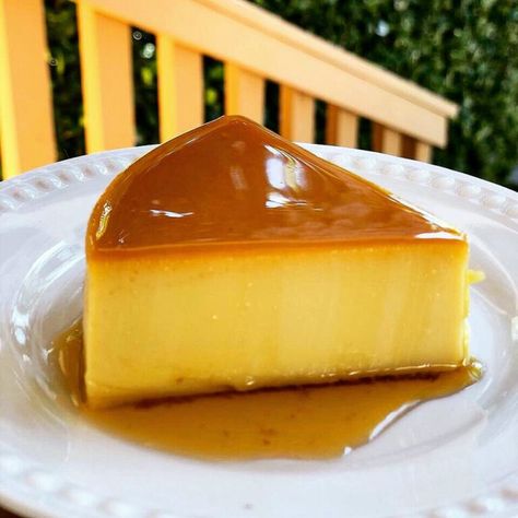 Peruvian Flan Recipe, Chaja Cake, Peruvian Desserts, Steak Dinner Sides, Peruvian Dishes, Peruvian Cuisine, Flan Recipe, Peruvian Recipes, American Dishes