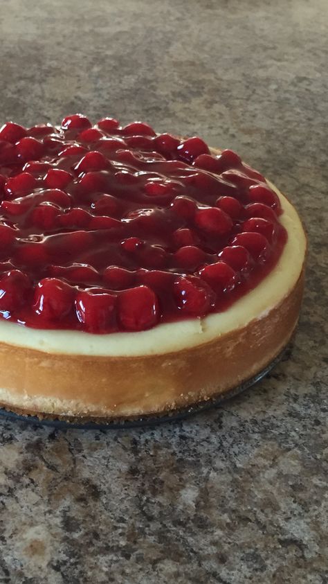 Traditional Cherry Cheesecake Cherry Cheesecake Aesthetic, Cheesecake Astethic, Cheesecake Aesthetic, Cakes Aesthetic, Family Snacks, Cherry Cheesecake, Food Displays, Strawberry Cheesecake, Food Obsession