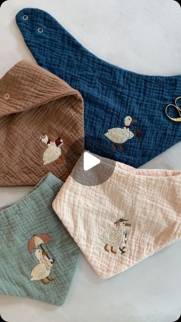 Hannah | Modern Embroidery Designer on Instagram: "Anyone else experiencing a massive baby boom in their friend group lately? 😅  If this is you, then you may be delighted to learn that it only takes a few hours to turn store-bought bibs or onesies into timeless heirlooms with embroidery. Grab the pattern for these duck bibs and thank me later when you’re scrambling for your next last-minute shower gift!  The pattern can be purchased on my website, which is always linked at the top of my Instagram profile. Or if you want me to save you a little time, you can comment “ducks” and the webpage will come directly to your DM’s. 🫶🏻  #beatrixpotterworld #cottagecorebaby #vintagebabystyle #unisexbabygift #babyshowergiftideas #handmadebabyclothes #handmadebabygifts" Duck Embroidery Design, Embroidered Onesie Boy, Baby Boy Embroidery Ideas, Boy Embroidery Ideas, Embroidery Baby Gifts, Vintage Baby Style, Baby Bibs Patterns Free, Baby Boy Embroidery, Onesie Diy