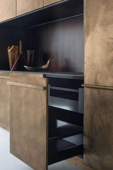 Stylish Copper and Bronze Colors, Metal Accents Enhancing Beautiful Kitchen Designs Ideas For Above Kitchen Cabinets, Black Kitchen Design, Above Kitchen Cabinets, Beautiful Kitchen Designs, Black Kitchen Cabinets, Brass Kitchen, Trendy Kitchen, Cool Ideas, Cheap Decor