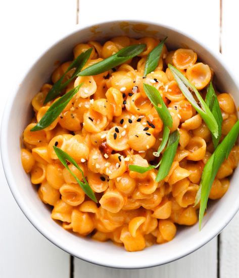 Gochujang Mac And Cheese, Spicy Mac And Cheese, Macaroni Recipe, Creamed Rice, Boxed Mac And Cheese, Macaroni Recipes, Korean Recipes, White Bean Soup, Fairy Clothes