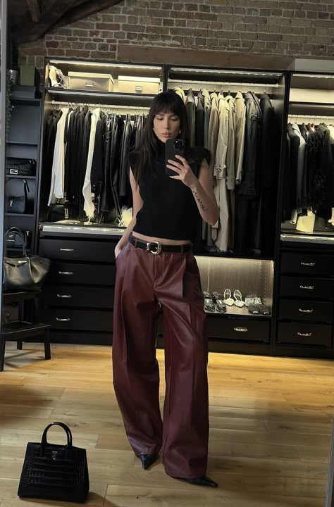 Ivona Zupet, Leather Trousers Outfit, Lederhosen Outfit, Look Office, Baddie Vibes, Leather Pants Outfit, Red Outfits, Skandinavian Fashion, Pinterest Style