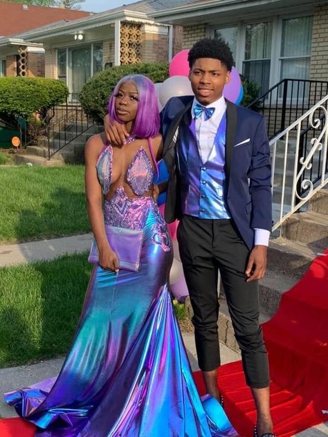 Blue Prom Couple, Prom Vibes, Prom Fits, Prom Outfits For Guys, Prom Dates, Prom Dress Couture, Feather Prom Dress, Prom Goals, Prom Photoshoot