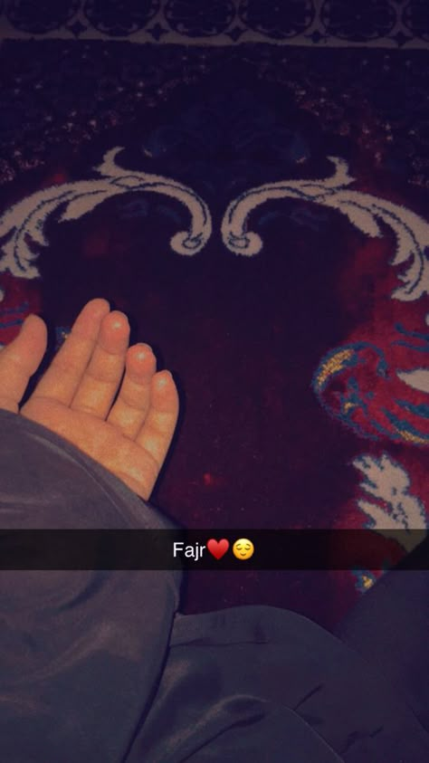 Fazar Namaz Quote, Musallah Photography, Hand Snapchat Stories, Ramzan Snapchat Stories, Fake Snaps Pic, Ramzan Dp For Whatsapp, Namaz Snap, Namaz Pic, Fake Snap Pics