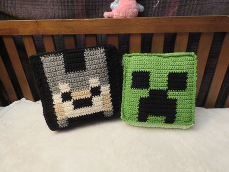 Minecraft Pillow, Minecraft Crochet, Pillow Crochet Pattern, Minecraft Toys, Different Crochet Stitches, Easy Diy Home Decor, Pillow Crochet, Crochet Pillow, Diy Home Decor Projects