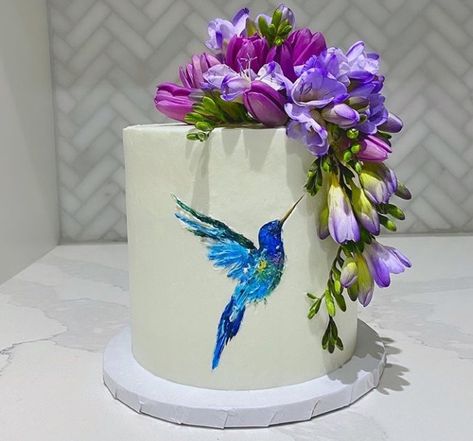 Hummingbird Theme Party, Hummingbird Cake Design, Hummingbird Wedding Cake, Humming Bird Cake Design, Bird Birthday Cake Ideas, Cake With Birds And Flowers, Hummingbird Cake, Bird Cakes, Dessert Pictures