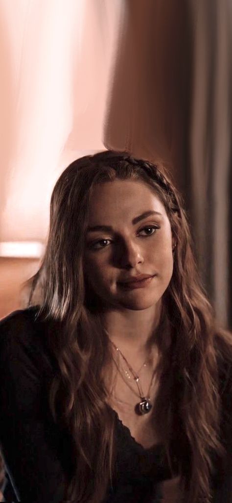 Danielle Rose Russell Wallpaper, Hope Mikaelson Wallpaper, Teenage Girl Room, Tvd Universe, Legacies Cast, Tim Drake, Hope Mikaelson, Lynx, Dark Wallpaper