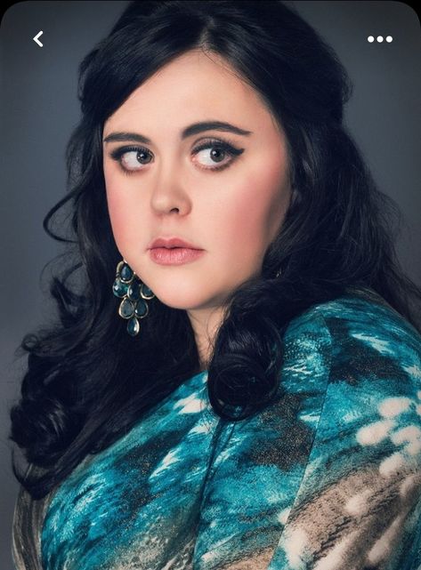 Sharon Rooney Rae Earl, Sharon Rooney, Big Girl Fashion, Auburn Hair, Body Love, Famous Women, Dear Diary, Woman Colour, Wedding Makeup