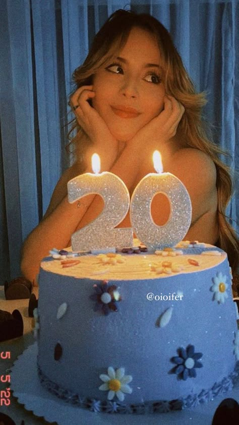 Cake Photoshoot, Birthday Decorations At Home, Happy 20th Birthday, 20th Birthday Party, Birthday Cake Pictures, Cute Birthday Pictures, 21st Birthday Photoshoot, Birthday Ideas For Her, Cute Birthday Ideas