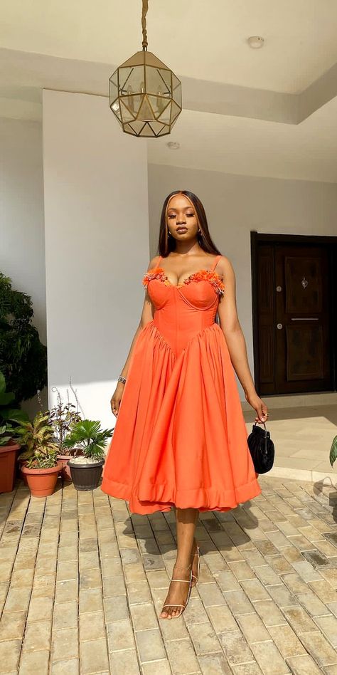 Corset midi dress with basque waistline. Basque Gown Styles, Basque Waistline Dress, African Corset Dress, Ankara Bubu Gown Styles, Ankara Bubu, Ankara Blazer, Cute Corset, Bubu Gown, Waistline Dress