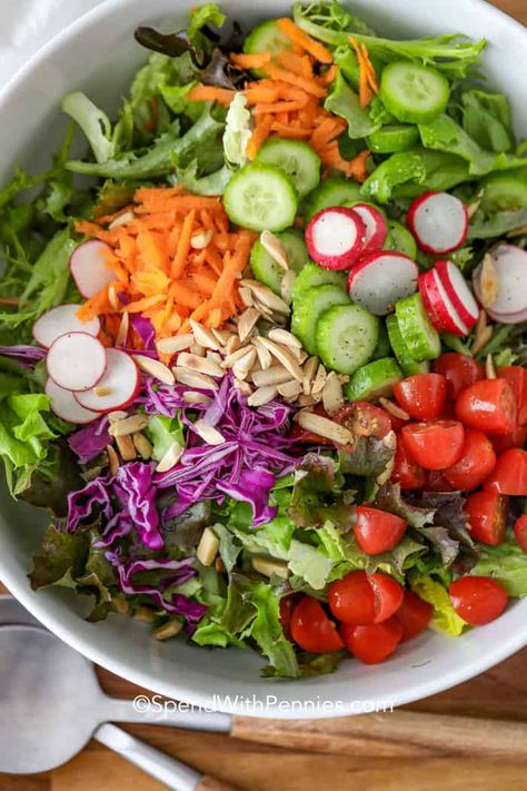 Tossed Salad Recipes, Lettuce Salad Recipes, Lettuce Recipes, Green Salad Recipes, Simple Vinaigrette, Fresh Salad Recipes, Croutons Homemade, Tossed Salad, Italian Salad