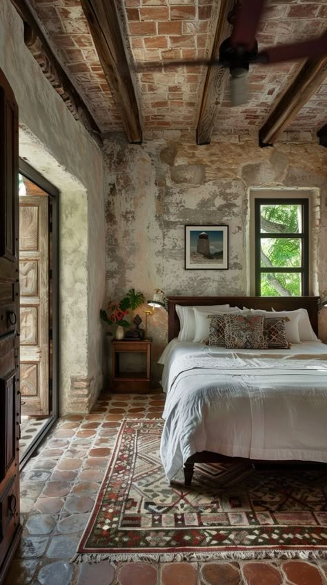 European Farmhouse Interior, Stone And Wood House, Mediterranean Bedroom Ideas, Hacienda Interior Design, Hacienda Interior, Italian Villa Interior, Country Bedroom Ideas, Mediterranean Bedroom, Modern Hacienda