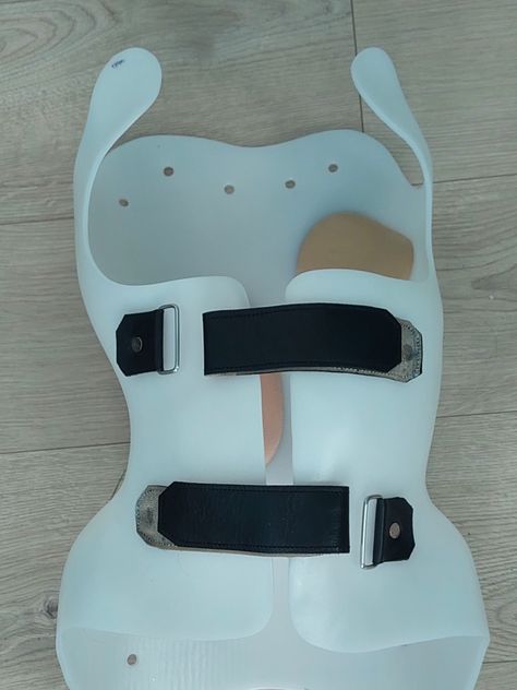 Back Brace Scoliose, Brace Ideas, Rehabilitation Equipment, Medical Fashion, Attention Deficit, Corsets, Braces, Back Pain, Surgery