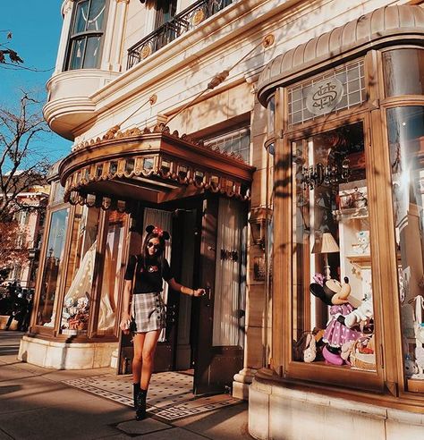 Happy that Minnie Mouse approves my Disney Sea outfit . Super love that my fave brand @stradivarius has a Disney collaboration which is timely to my trip | @tracyayson . . . . . . . . . #ootd #DisneySea #disneyland #tokyo #japan #stradivarius #travelinstyle #blogger #vacation #beautifuldestination #travel #igtravel #instafashion #girlswhotravel #disney Disney Sea Outfit, Sea Outfit, Tokyo Outfits, Disneysea Tokyo, Tokyo Disneysea, Disney Sea, Tokyo Disney Sea, Mickey Mouse Shirts, Tokyo Disney