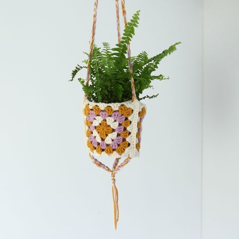 Crochet for Plant Lovers  Searching for crochet for plant lovers? Our roundup offers beautiful and creative plant hanger patterns perfect for displaying your favorite plants. Save this pin to keep these must-try crochet patterns at your fingertips! Crochet A Granny Square, Crochet Plant Hanger, Granny Square Projects, Scrap Yarn, Crochet Chain, Crochet Plant, Crochet Home Decor, Crochet Inspiration, Granny Square Crochet Pattern