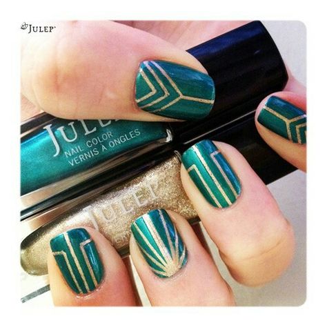 Art Deco green & gold nails. You can also use Zoya's Giovanna (green metallic) and Ziv (gold). #nailart #holidaynails Fan Nails, Art Deco Nails, Super Nails, Trendy Nail Design, Nail Art Inspiration, Manicure E Pedicure, Gel Manicure, Gold Nails, Green Nails