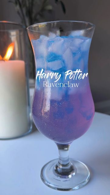 Harry Potter Mocktail Drinks, Harry Potter Inspired Cocktails, Harry Potter Drinks Nonalcoholic, Alcholic Punch, Purple Gin, Harry Potter Night, Harry Potter Cocktails, Harry Potter Drinks, Harry Potter Movie Night