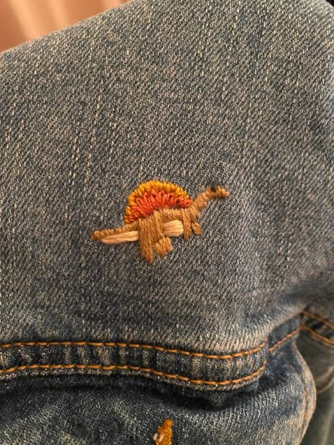 Dinosaur Embroidery, Clothes Embroidery Diy, Hand Embroidery Tutorial, Needle Point, Embroidery On Clothes, Cute Embroidery, Embroidery Ideas, Embroidery Inspiration, Embroidery Tutorials