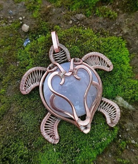 Wire Wrapped Turtle Pendant, Wire Wrap Turtle, Wire Wrapped Turtle, Wire Animals, Wire Ideas, Metal Bender, Jewelry Knowledge, Wire Wrapped Stone Jewelry, Wire Wrapping Diy