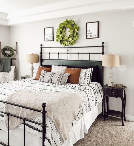 Black And Tan Farmhouse Bedroom, Black Modern Farmhouse Bedroom, Master Bedrooms Decor Farmhouse Boho, Bedroom Decor Modern Farmhouse, Bedspread Ideas Modern, Farmhouse Bedroom Black And White, Farmhouse Master Bedrooms Decor Ideas, Modern Farmhouse Spare Bedroom, Furnished Rental Ideas