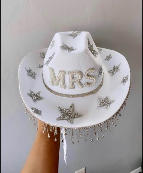 Bride Cowboy Hat, Country Bachelorette Parties, Rhinestone Alphabet, Diy Clothes Bag, Cowgirl Bachelorette, Pearl Letters, Diy Bride, Iron On Letters, Bride Hat