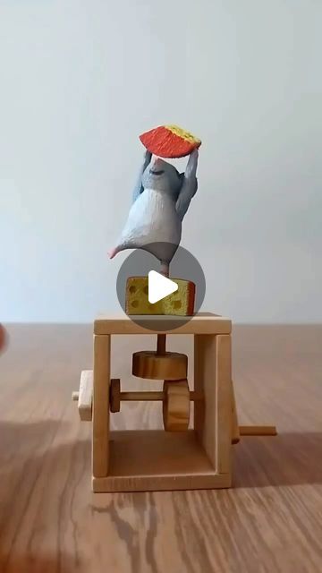 Automata Diy How To Make, Automata Ideas, Dancing Mouse, Mouse And Cheese, Woodcarving Ideas, Mechanical Toys, Steampunk Animals, Creative Money Gifts, Cardboard Sculpture