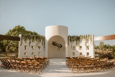 Baja Luna | San José del Cabo, Baja California Sur, Mexico - Venue Report Costa Rica Wedding Venues, Cabo Wedding Ideas, Minimal Wedding Ceremony, Cabo Wedding Venues, Diy Your Wedding, Tulum Wedding, Rustic Wedding Reception, Cabo Wedding, Florals Wedding