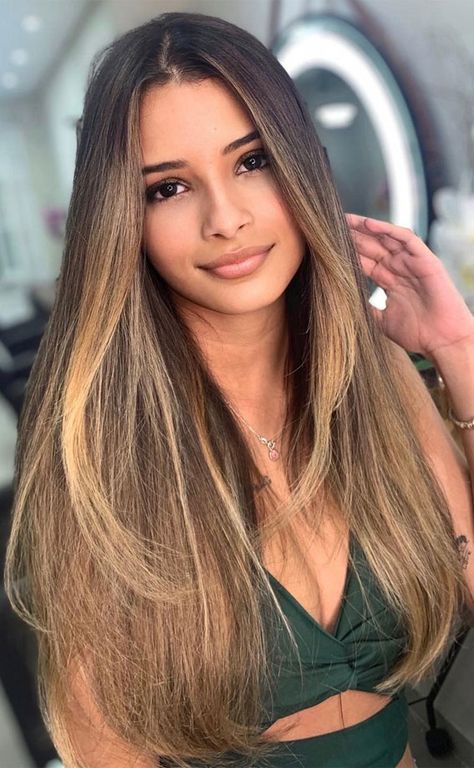 Blonde Hair On Caramel Skin, Blonde Highlights On Indian Hair, Brunette With Blonde Face Frame, Indian With Blonde Hair, Madison Beer Hair Highlights Blonde, Brunette With Blonde Highlights, Long Hair Models, Honey Blonde Highlights, Beautiful Hair Color