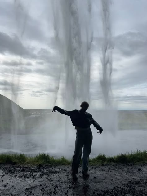 Roadtrip Seljalandsfoss Iceland waterfall Iceland Film Photography, Iceland Autumn, Iceland Aesthetic, Norway Roadtrip, Iceland Pictures, Environment Photography, Seljalandsfoss Waterfall, Iceland Winter, Iceland Photos