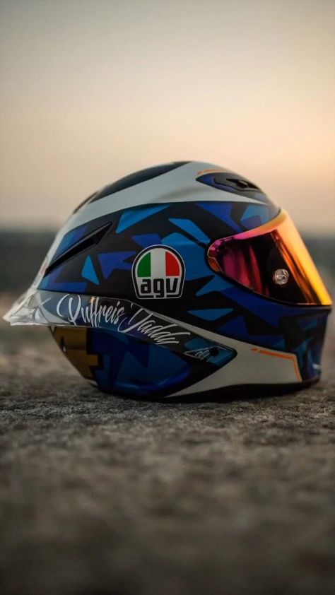 Vr 46 Helmet Design, Agv Helmet Wallpaper, Agv Helmet Design, Agv Logo, Helm Agv, Helm Full Face, Helmet Wallpaper, Agv Helmet, Helmets Motorcycle