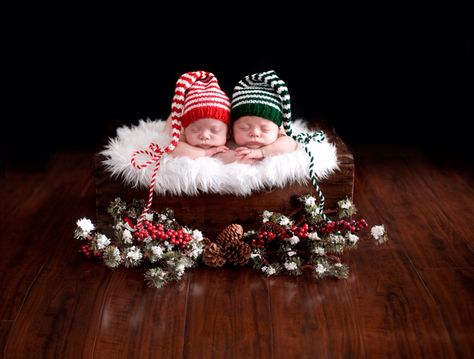 Twins First Christmas Pictures, Twin Baby Christmas Photos, Twin First Christmas Pictures, Newborn Twin Christmas Photos, Twin Christmas Pictures, Twin Christmas Card, Christmas Twin Pregnancy Announcement, Christmas Theme Newborn Photoshoot, Sibling Christmas Pictures