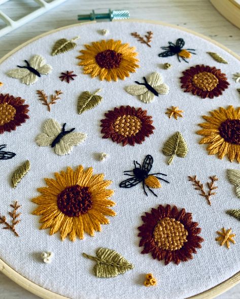 Sunflower season 🌻🌻 . . . #embroiderykit #embroidery #embroideryart #embroideryhoop #embroiderydesign #floralembroidery #modernembroidery #embroiderylove #handembroidery #dmcthreads #embroiderypattern #embroideryartist #embroideryhoopart #dmcembroidery #embroiderywork #craftgiftideas #embroideryflowers #craftkit #embroiderygiftideas #hoopart #sunflowerembroidery #stitchersofinstagram #contemporaryembroidery #sunflowerart #embroideryhoops #embriodery #damngoodstitch #crossstitch #flowerembroidery Brown Embroidery Designs, Sunflower Embroidery Tutorial, Sunflower Embroidery Pattern, Embroidery Sunflower, September Vibes, Embroidered Sunflowers, Sunflower Season, Sunflower Embroidery, Fall Embroidery